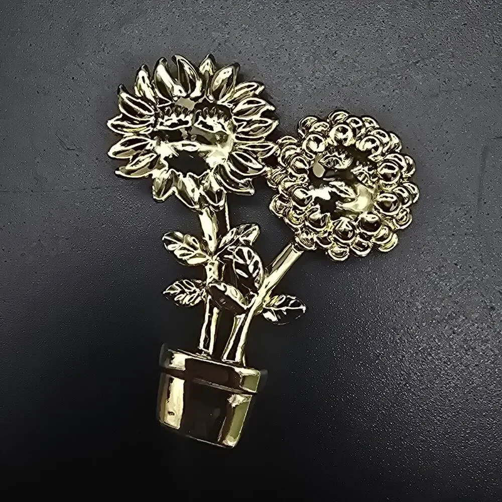 Gold Tone Smiley Face Flower Brooch Anthropomorphic Spring Gardening